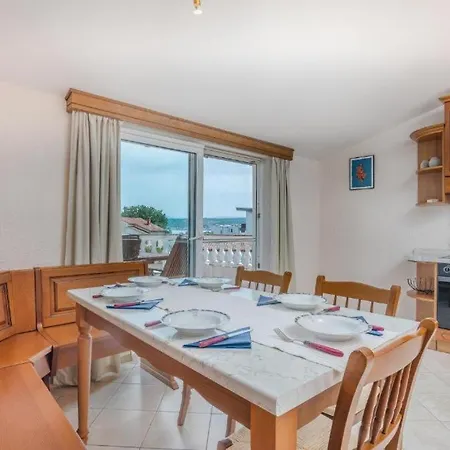 Dujmovic 3* マリンスカ