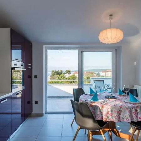 Dujmovic Oda ve Kahvaltı 3*