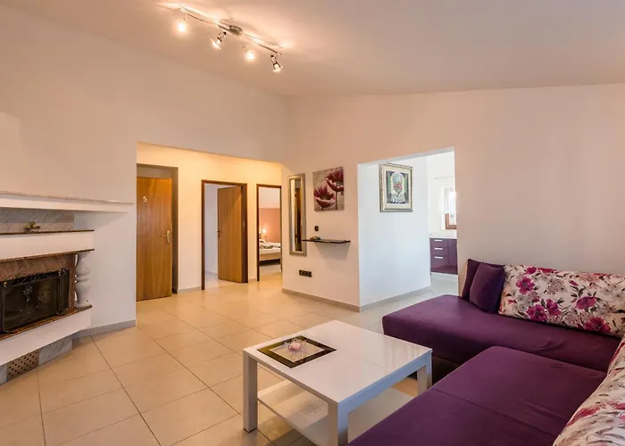 Dujmovic فندق مبيت وإفطار