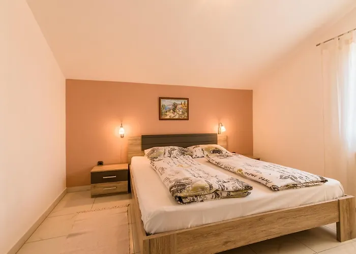 Dujmovic فندق مبيت وإفطار 3*