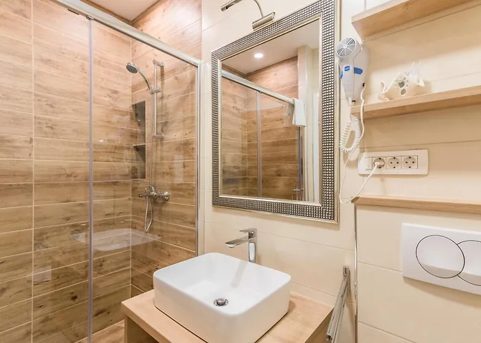 Dujmovic 3* مالينسكا