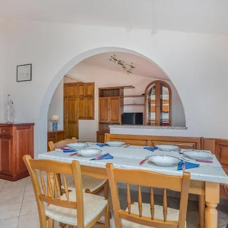 Dujmovic Bed & Breakfast 3*