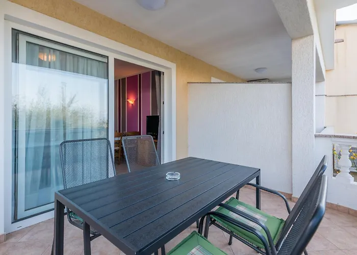 ベッド・アンド・ブレックファスト Dujmovic 3*